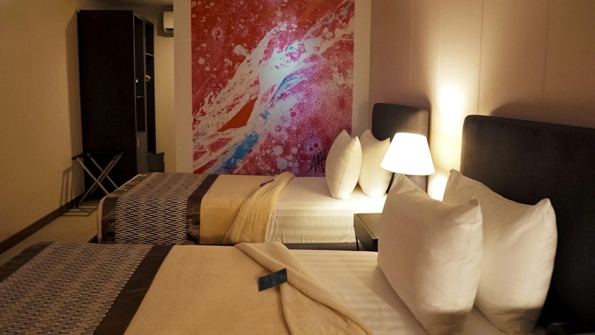 Green Sun Hotel Макати Экстерьер фото