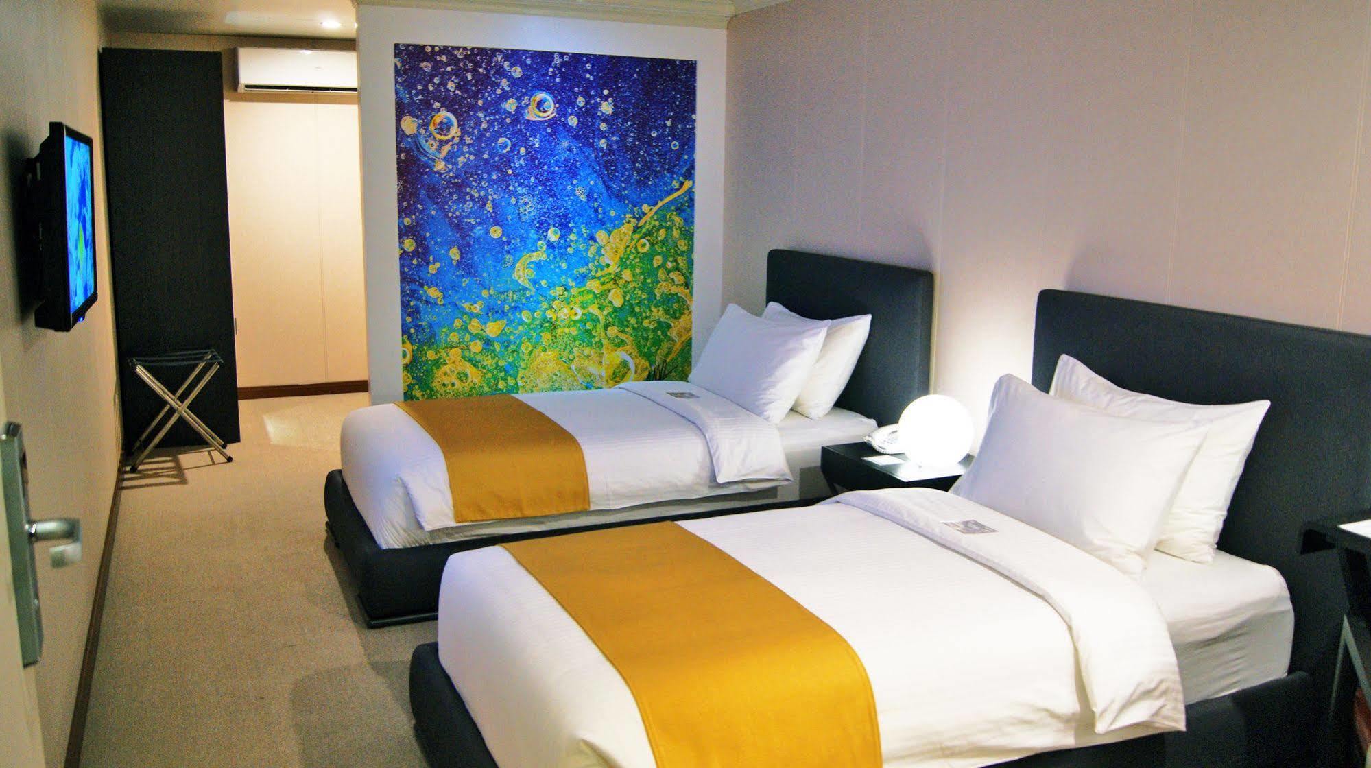 Green Sun Hotel Макати Экстерьер фото